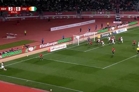 "نيران صديقة مرة أخرى".. منتخب مصر يسجل ولكن في مرماه (فيديو)